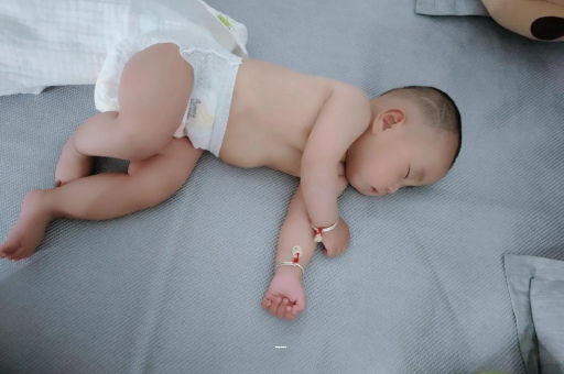 阳泉宝宝先长上牙还是下牙